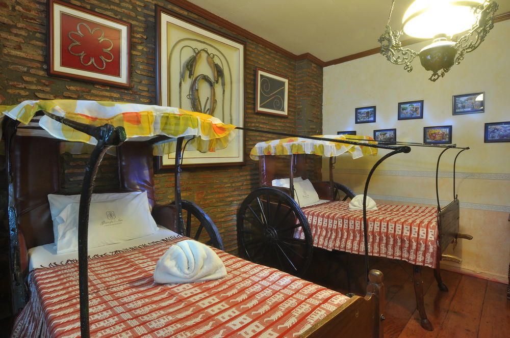 Zen Rooms Grandpa'S Inn Βιγκάν Εξωτερικό φωτογραφία